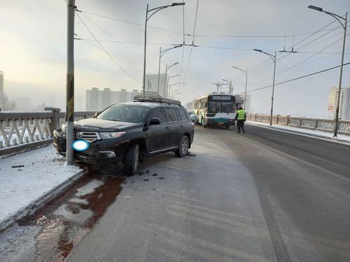 Замын хажуугийн шон мөргөж 23 настай жолооч амиа алдав